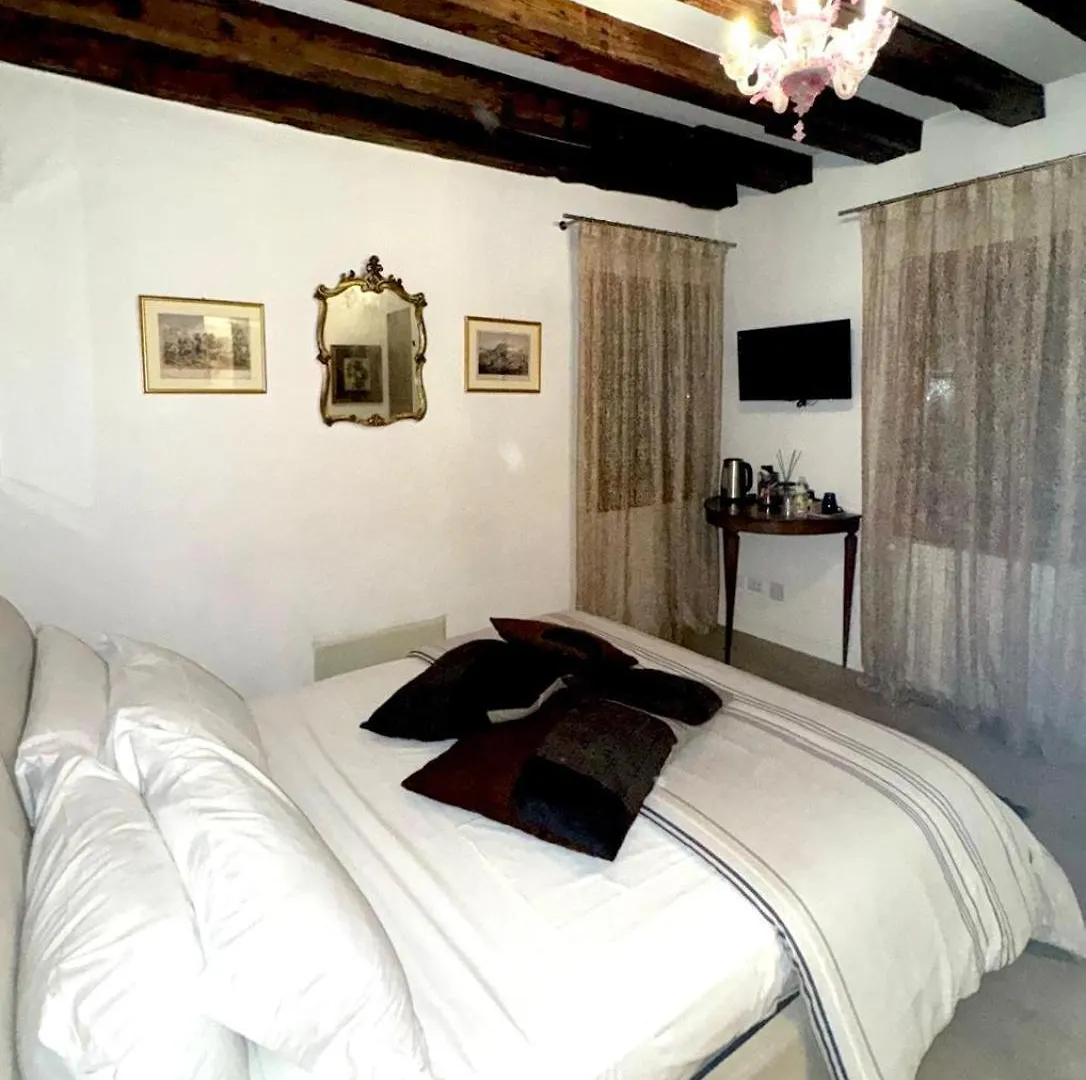 B&B Fortuny Venedig 2*,