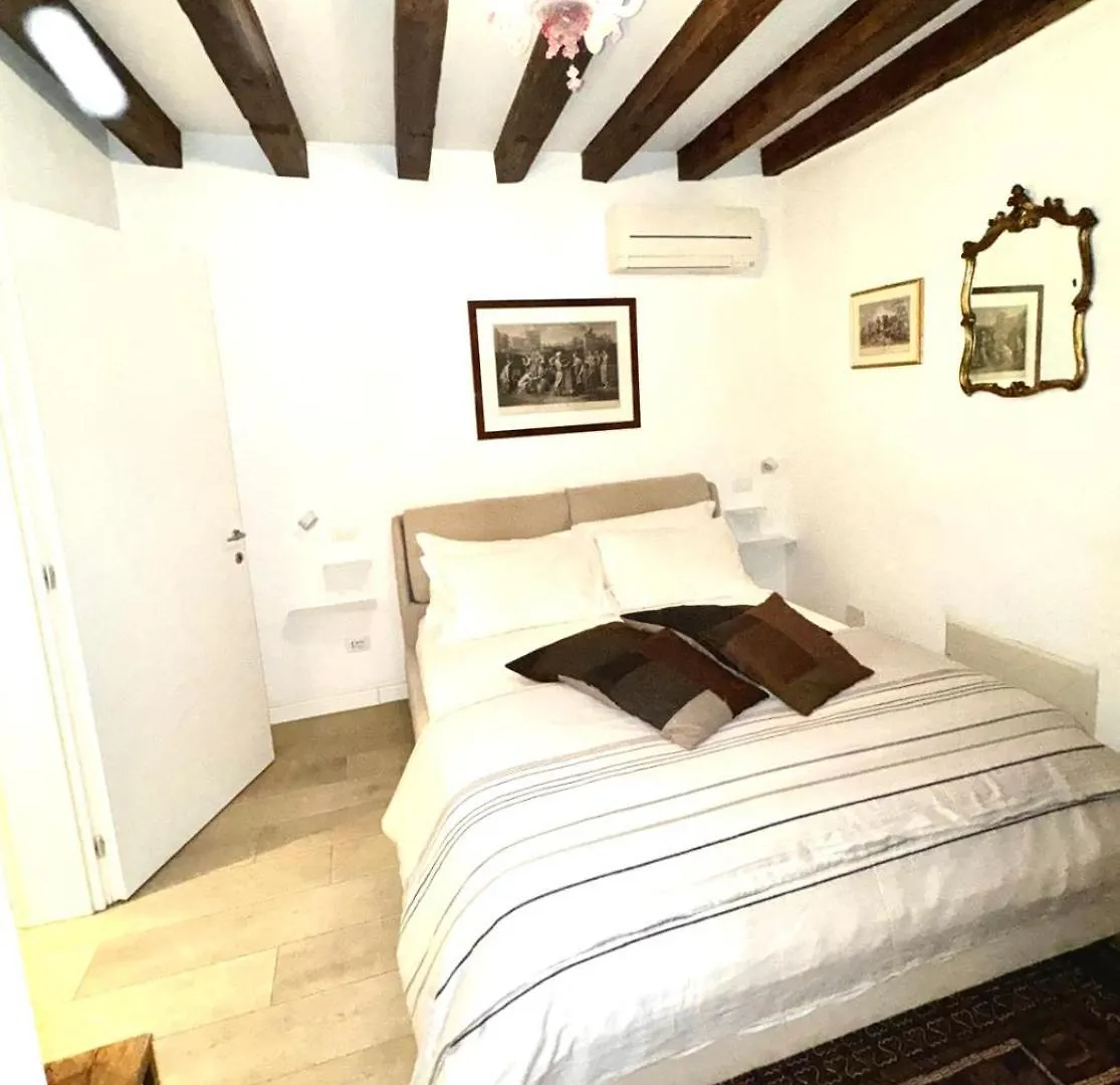 ** לינה וארוחת בוקר ונציה B&B Fortuny איטליה